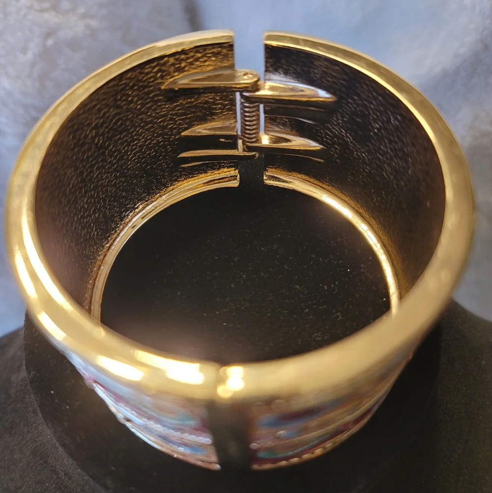 Egyptian Revival Enamel Cuff Bracelet, Goldtone, Vintage, Estate - Picture 8 of 10